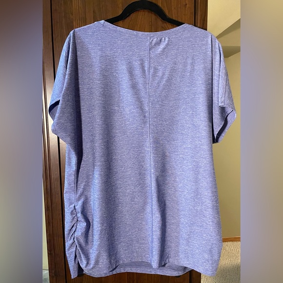 XL Eddie Bauer work out tshirt in a periwinkle color and ruched sides - Picture 4 of 4